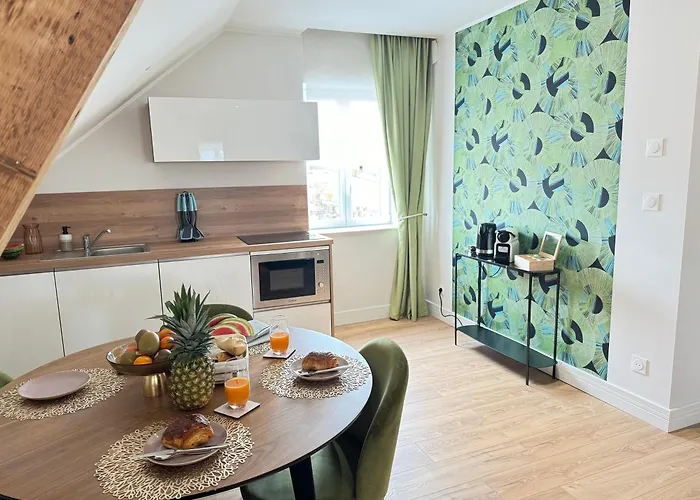 Helios Apartment *